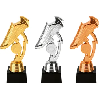 Trofej s kopačkou, výška 16,5 cm, zlatá