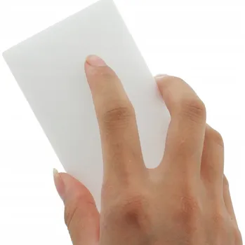 MAGICKÁ HOUBIČKA PRO ČIŠTĚNÍ OBTÍŽNÝCH SKVRN BEZ DETERGENTŮ