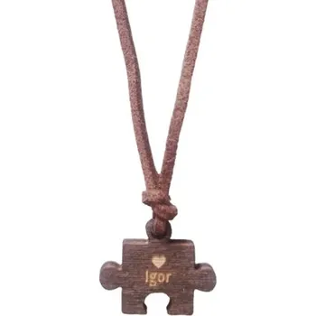 Žertovný předmět Puzzle - dřevěný přívěsek na šňůrce s gravírováním - personalizovaný produkt- Tričkový.cz