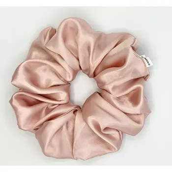 Saténová Scrunchie gumička pudrová XL
