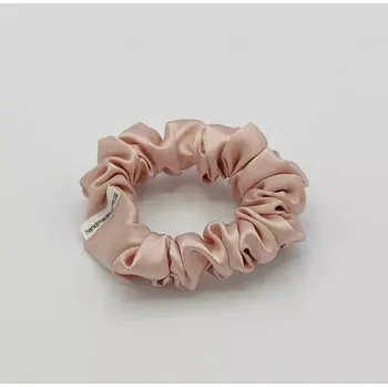 Saténová Scrunchie gumička pudrová S