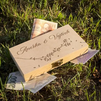 Dárková krabička Dřevia Krabička na peníze – Větvičky s iniciály