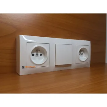 Elektrická zásuvka Zásuvkový blok nástěnný 2x 250V/16A s vypínačem, clonky, bez kabelu, barva bílá lesklá