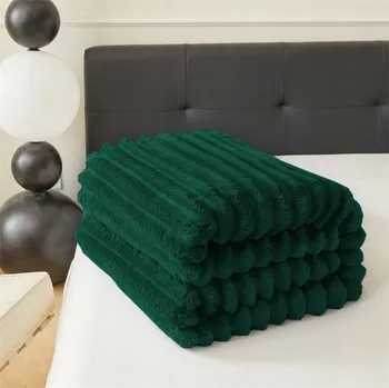 deka Silný prążek 3D deka 160 x 200 cm mikrovlákno bílá měkká nadýchaná přikrývka