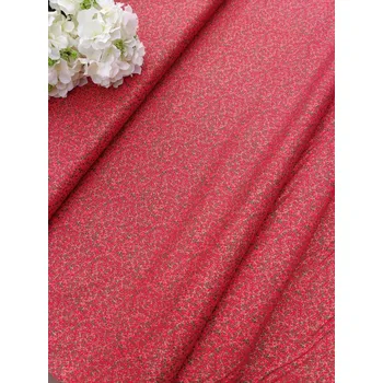 Česká republika látka 100% bavlna - zelené vánoční bobule na červené 1.45 m