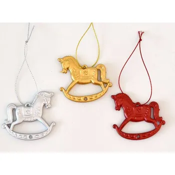 Vánoční dekorace Plastová dekorace k zavěšení - Houpací koníček - ZLATÝ