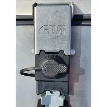 Zavazadlo na motocykl GIVI Z8032R krycí víčko zámku proti nečistotám pro kufr OBKN42/58, plastové