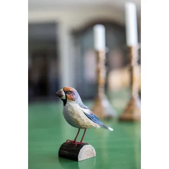 Wildlife Garden SE Dřevěná dekorace dlask tlustozobý DecoBird - Wildlife Garden