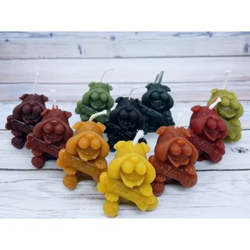 Svíčka Svíčka ze včelího vosku pes kost 2 Bez balení tmavě červené