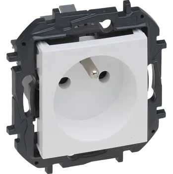 vypínač a zásuvka LEGRAND Zásuvka NILOÉ STEP 863133B 2P+T bílá 863133B