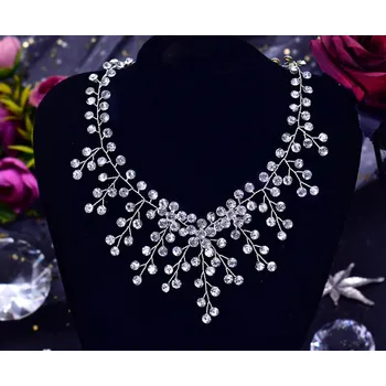 Náhrdelník B-TOP Dámský krystalový náhrdelník Bride - postříbřený Druh barvy: Stříbrná