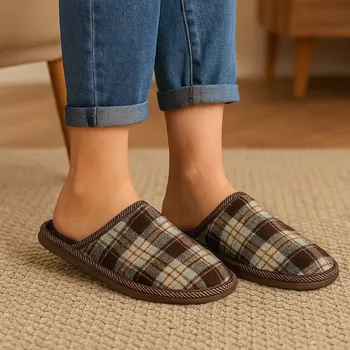 Dámské pantofle Dámské pantofle kostkované-tmavě hnědé Velikost dámská obuv: EU 36