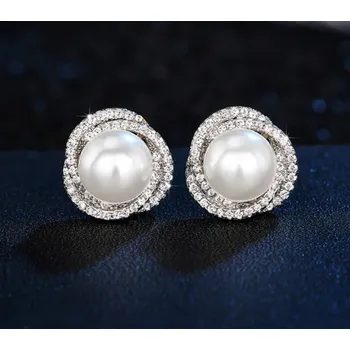 Náušnice B-TOP Postříbřené puzetové náušnice s bílou perlou