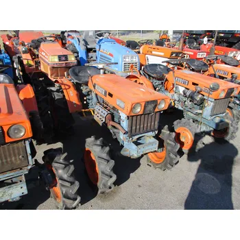 Zahradní traktor Malotraktor Kubota B6000 4WD plně funkční pěkný stav Malotraktor Kubota B6000 4WD plně funkční pěkný stav