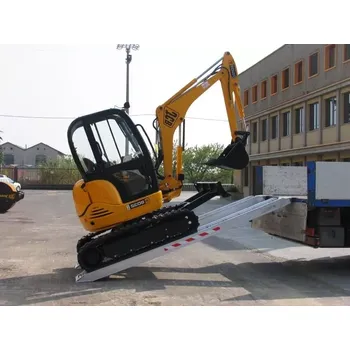 Nakládací rampa pro vozidlo Hliníkové nájezdy, 1 pár, délka 2 m, výška profilu 75 mm, nosnost 4.450 kg (LT Machines)