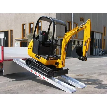 Nakládací rampa pro vozidlo Hliníkové nájezdy, 1 pár, délka 2,5 m, výška profilu 75 mm, nosnost 3.550 kg (LT Machines)