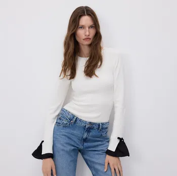 Dámský svetr Reserved - Svetr s dekorativními mašlemi - krémová - 028GS-01X - 028GS-01X-XL