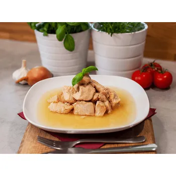 Konzervované maso DOVAST Krůtí kostky 435 g Velikost: 2–3 porcové (435g)