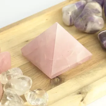 Pyramida růženín 5 cm - B