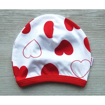 Kojenecké oblečení AMÁLKA Bavlněná čepička saporka, červené srdíčka Velikost: 56-62