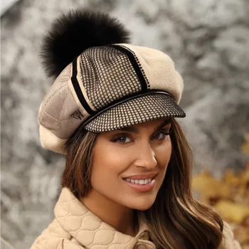 Čepice KRUMLOVANKA Béžová dámská čepice s kšiltem a bambulí W-0535/284