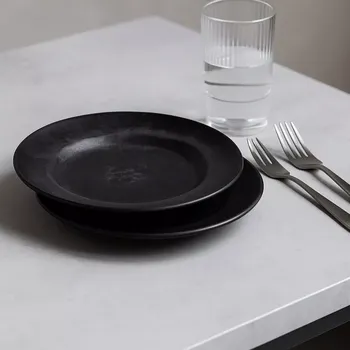 Sada nádobí House Doctor Servírovací talíře, černá, průměr 24 cm, sada 2 ks