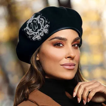 Čepice KRUMLOVANKA Černý vlněný dámský baret s výšivkou W-0607/018