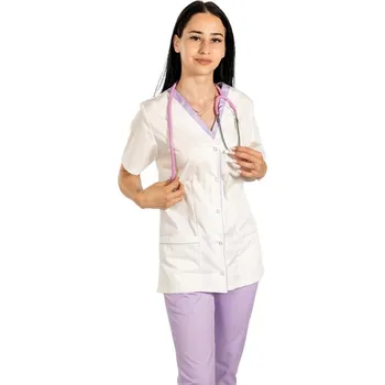 Zdravotnický oděv Bílý lékařský plášť s fialovým lemováním, druky a třemi nakládanými kapsami