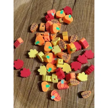 Korálek Plastové korálky ve tvaru dýní a listů 10 ks