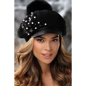Čepice KRUMLOVANKA Černá dámská čepice s kšiltem a bambulí zdobená perličkami a řetízkem W-0729/018