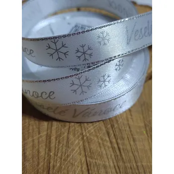 Stuha Vánoční saténová stuha Veselé Vánoce šíře 15 mm bílo stříbrná