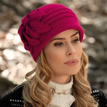 Čepice KRUMLOVANKA Dámská zimní čepice W-0114/559 červená lila