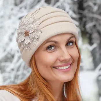 Čepice KRUMLOVANKA Dámská zimní čepice W-0169/284 béžová