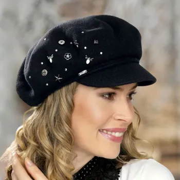 Čepice KRUMLOVANKA Zimní dámská čepice s kšiltem W-0033/018 černá