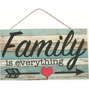 Obraz Dřevěná cedulka s nápisem Family is everything 10 x 20 cm