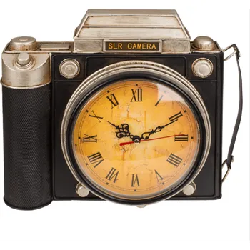Žertovný předmět Kovová skříňka na klíče s nástěnnými hodinami – Retro fotoaparát