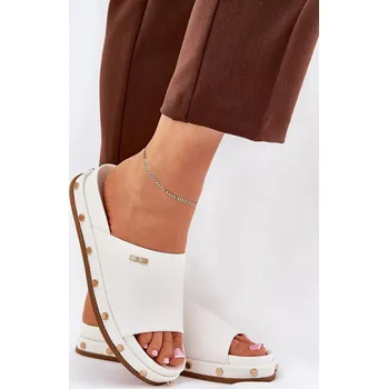 Dámské polobotky Dámské pantofle na platformě s cvočky Big Star – bílé Velikost: 36