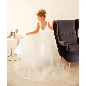 Dívčí šaty Dívčí saténové šaty s korzetem a vícevrs­tvou sukní pro první přijímání Barva: Barevná, Velikost: 4