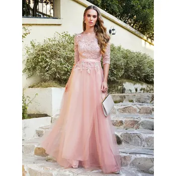 Dámské šaty Dlouhé krajkové šaty s tříčtvrtečním rukávem a rozparkem pro ples Barva: Růžová, Velikost: M