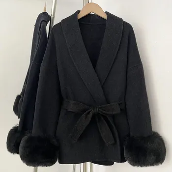 Dámský kabát Dámský kabát z umělé kožešiny s vlněnými detaily pro podzim a jaro Barva: Černá, Velikost: S