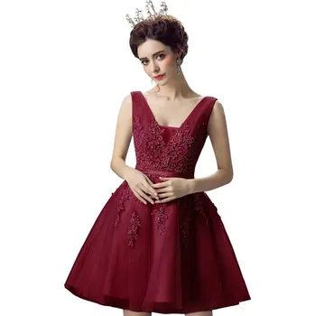 Dámské šaty Krátké tylové šaty s krajkou a výstřihem do V pro koktejlové akce Barva: Bordová, Velikost: 3XL