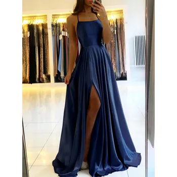 Dámské šaty Dlouhé saténové šaty s rozparkem a šněrováním na zádech Barva: Tmavě Modrá, Velikost: M