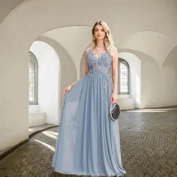 Dámské šaty Elegantní šaty s ramínky a korálkovými aplikacemi pro ples Barva: Modrá, Velikost: S