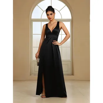 Dámské šaty Elegantní večerní šaty s hlubokým výstřihem a vysokým rozparkem Barva: Černá, Velikost: S