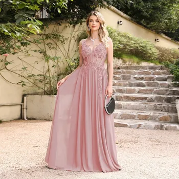 Dámské šaty Dlouhé šaty s krajkovými aplikacemi a výstřihem do V pro ples Barva: Růžová, Velikost: L