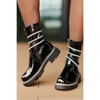 Dámská zimní obuv Lakované kotníkové boty s ozdobou černé Kikizelle 39