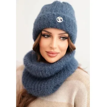 Čepice Dámská souprava čepice a zimní huňatý nákrčník s ozdobným emblémem jeansový kolor UNI