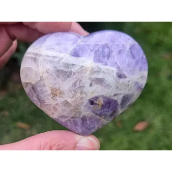 Přírodní kámen Ametyst chevron leštěné srdce z Brazílie 119g