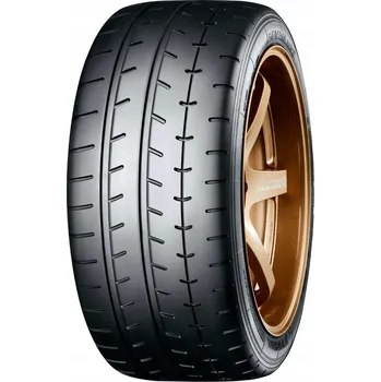 Letní osobní pneu Yokohama Advan A052 305/30 R19 102 Y