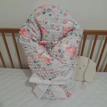 Zavinovačka Pro útulný domov Povlak na péřovou zavinovačku minky Květy a ptáčci TYP zavinovačky: ČTVERCOVÁ, ROZMĚR povlaku: 70 x 70 cm